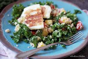 Salát s kadeřávkem, broskvemi a halloumi sýrem | reBarbora's kitchen