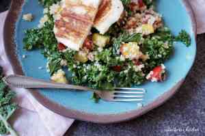 Salát s kadeřávkem, broskvemi a halloumi sýrem | reBarbora's kitchen