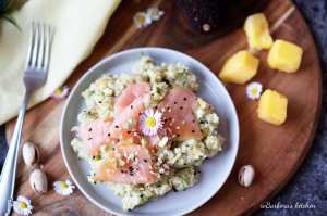 Kuskus s avokádovo-mangovou salsou a uzeným lososem | reBarbora's kitchen