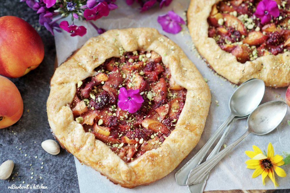 Broskvová galetka s malinami a pistáciemi | reBarbora's kitchen