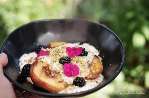 LotusGrill: Grilované broskve s jogurtovým dipem, ořechy a griliášem | reBarbora's kitchen