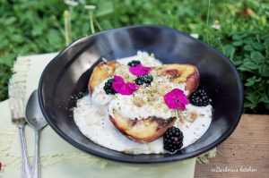 LotusGrill: Grilované broskve s jogurtovým dipem, ořechy a griliášem | reBarbora's kitchen