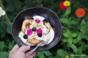 LotusGrill: Grilované broskve s jogurtovým dipem, ořechy a griliášem | reBarbora's kitchen