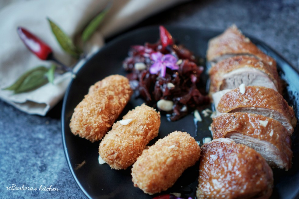 Kachní prsa s bramborovo-mandlovými kroketami a chutney (čatní) z červeného zelí | reBarbora's kitchen
